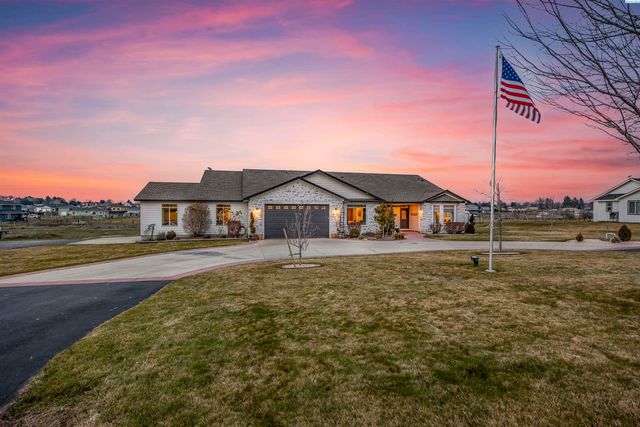 8101 Olin Ct, Pasco, WA 99301