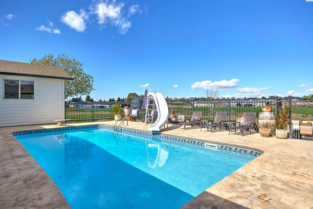 8101 Olin Ct, Pasco, WA 99301