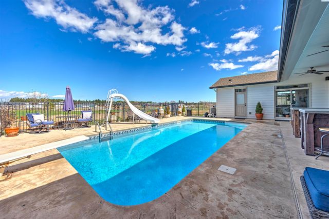 8101 Olin Ct, Pasco, WA 99301