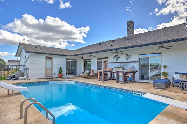 8101 Olin Ct, Pasco, WA 99301