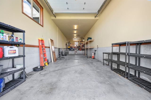 8101 Olin Ct, Pasco, WA 99301