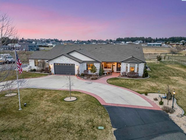 8101 Olin Ct, Pasco, WA 99301