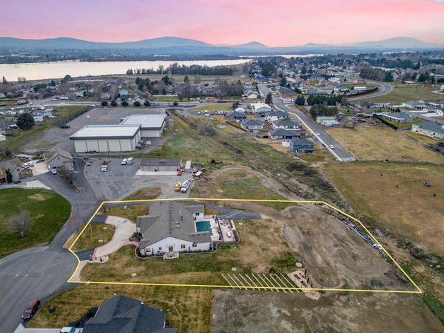 8101 Olin Ct, Pasco, WA 99301