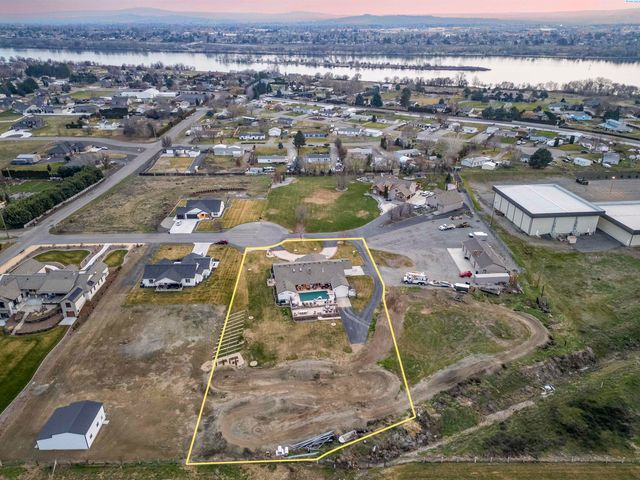 8101 Olin Ct, Pasco, WA 99301