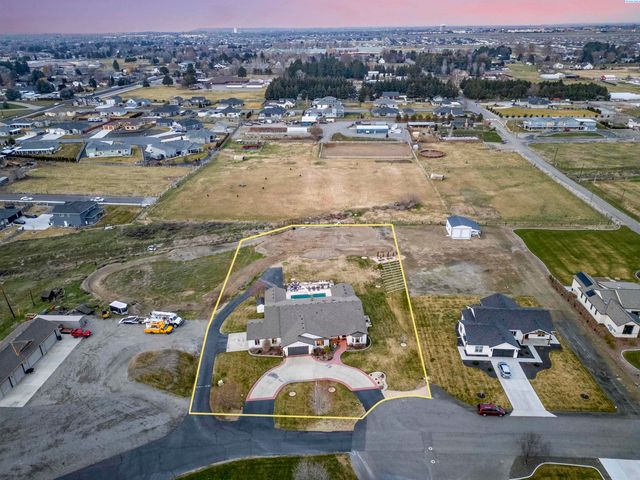 8101 Olin Ct, Pasco, WA 99301