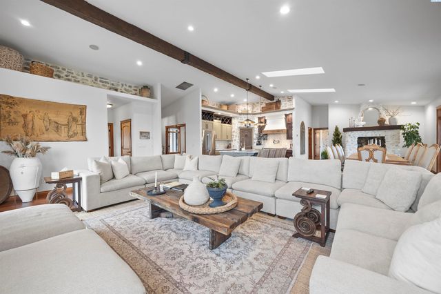 8101 Olin Ct, Pasco, WA 99301