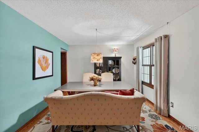1014 Holly River Drive, Florissant, MO 63031