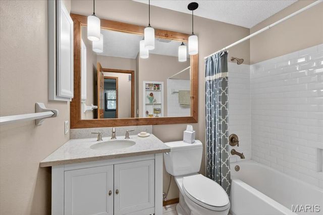 1014 Holly River Drive, Florissant, MO 63031