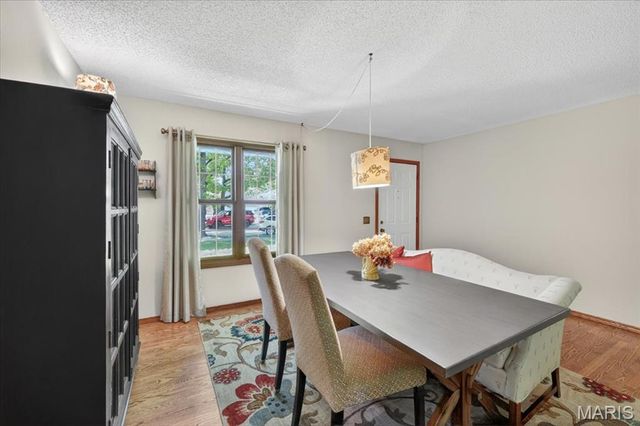 1014 Holly River Drive, Florissant, MO 63031