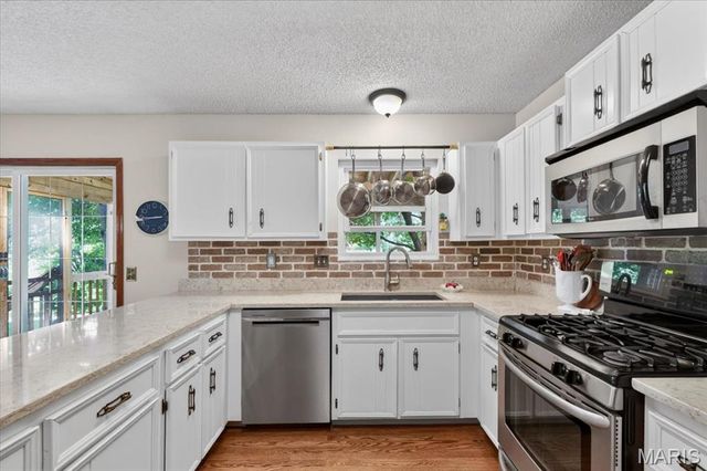 1014 Holly River Drive, Florissant, MO 63031