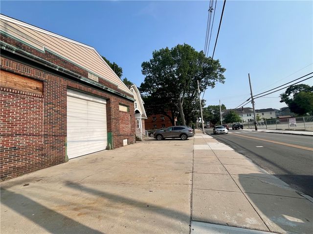 461 Douglas Avenue, Providence, RI 02908