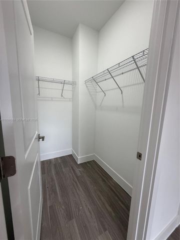 1048 Jay Ct, La Belle, FL 33935