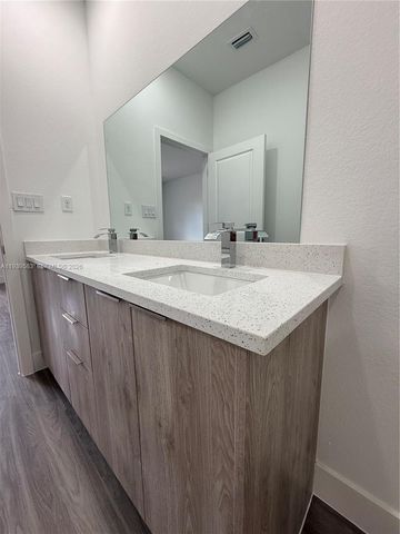 1048 Jay Ct, La Belle, FL 33935