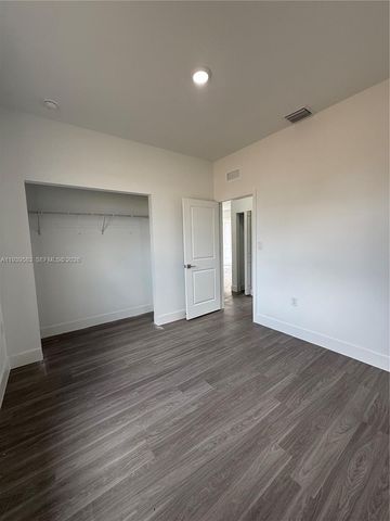 1048 Jay Ct, La Belle, FL 33935