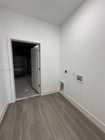 1048 Jay Ct, La Belle, FL 33935