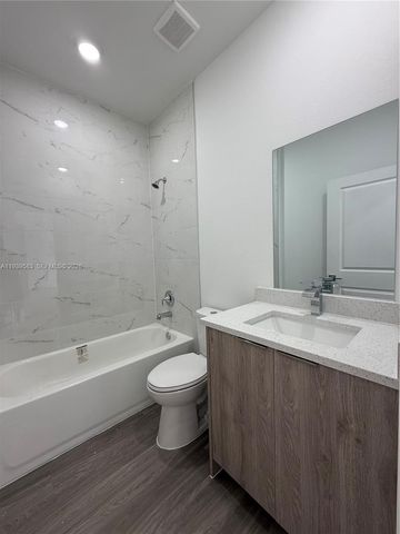 1048 Jay Ct, La Belle, FL 33935