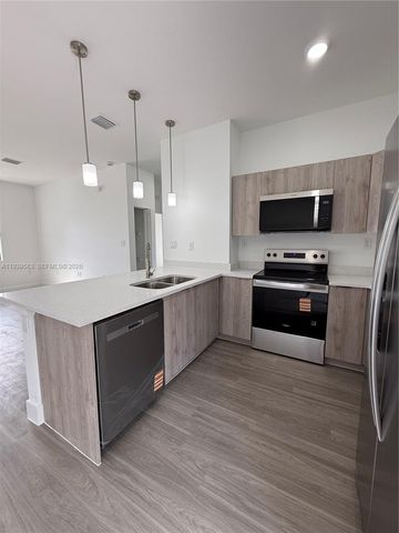 1048 Jay Ct, La Belle, FL 33935