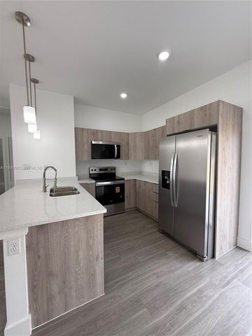 1048 Jay Ct, La Belle, FL 33935