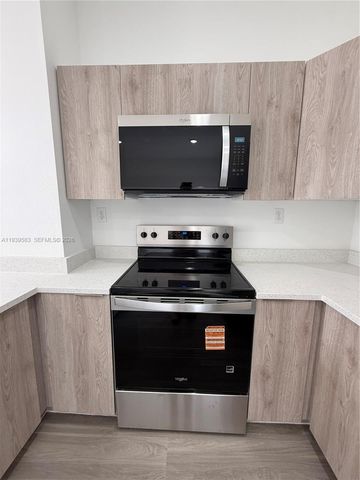 1048 Jay Ct, La Belle, FL 33935