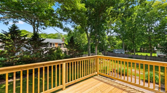 7 Sinnickson Road, Center Moriches, NY 11934