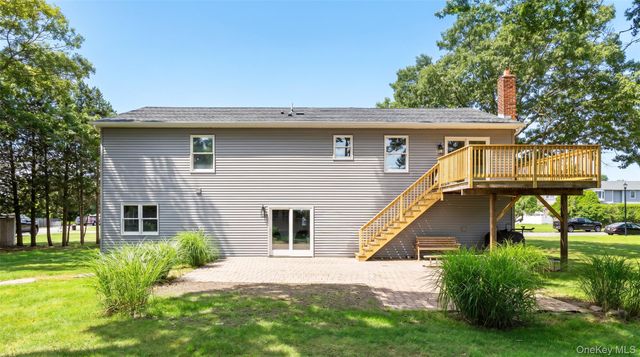 7 Sinnickson Road, Center Moriches, NY 11934