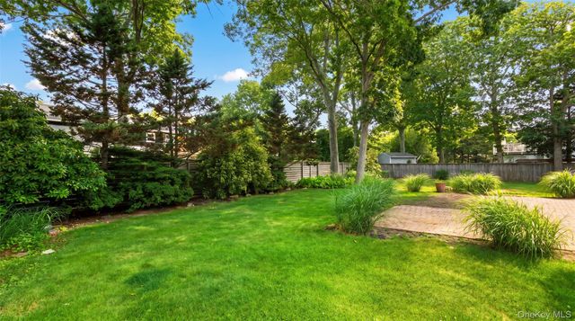 7 Sinnickson Road, Center Moriches, NY 11934