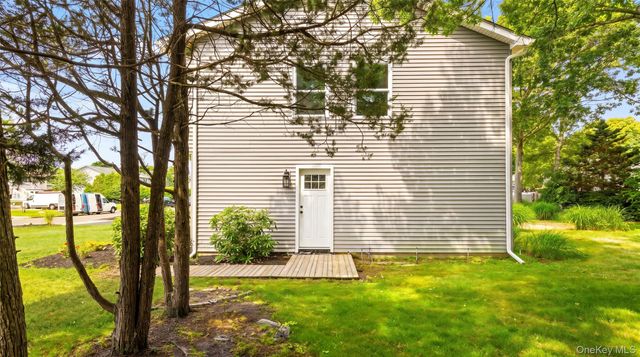 7 Sinnickson Road, Center Moriches, NY 11934