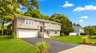 7 Sinnickson Road, Center Moriches, NY 11934