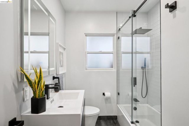 5208 Trask St, Oakland, CA 94601