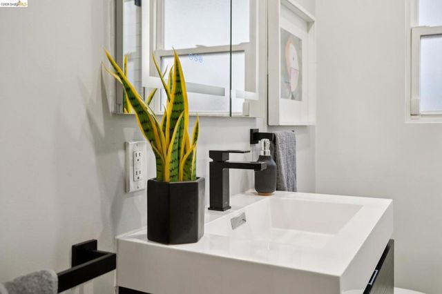 5208 Trask St, Oakland, CA 94601