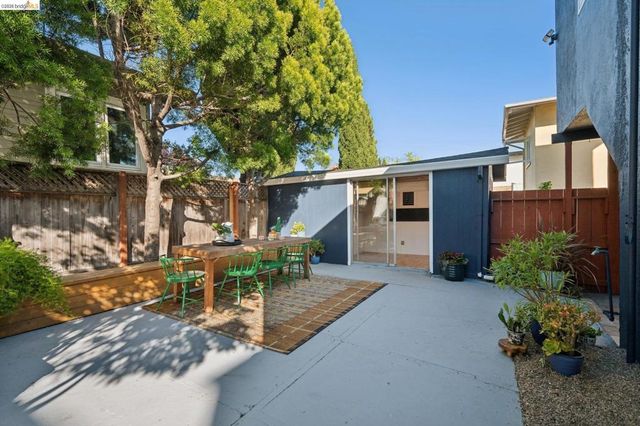 5208 Trask St, Oakland, CA 94601