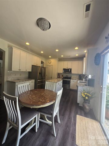 6503 Manitoba Lane, Charlotte, NC 28277