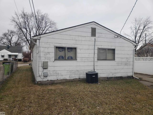 17468 Ivanhoe Street, Roseville, MI 48066