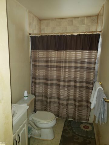 17468 Ivanhoe Street, Roseville, MI 48066