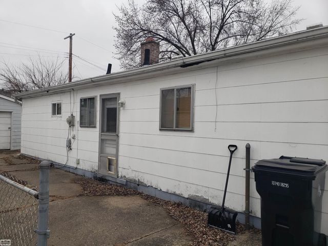 17468 Ivanhoe Street, Roseville, MI 48066