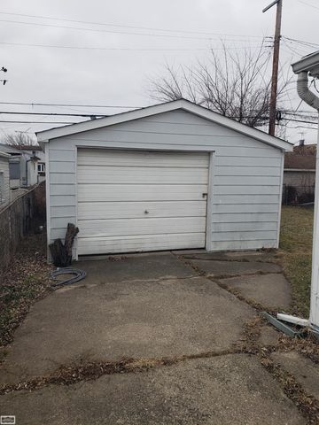 17468 Ivanhoe Street, Roseville, MI 48066