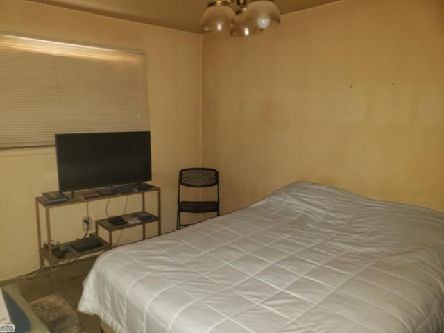 17468 Ivanhoe Street, Roseville, MI 48066