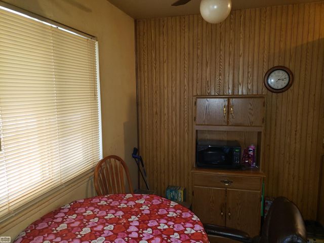 17468 Ivanhoe Street, Roseville, MI 48066