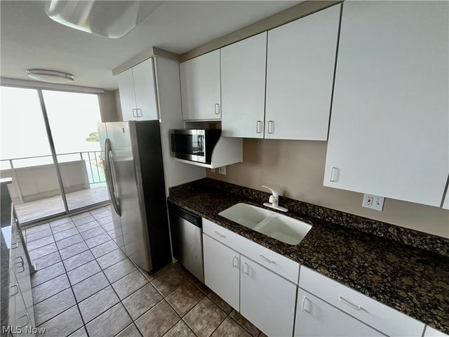 12900 Lake Avenue PH34, Lakewood, OH 44107