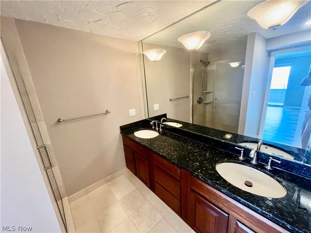 12900 Lake Avenue PH34, Lakewood, OH 44107
