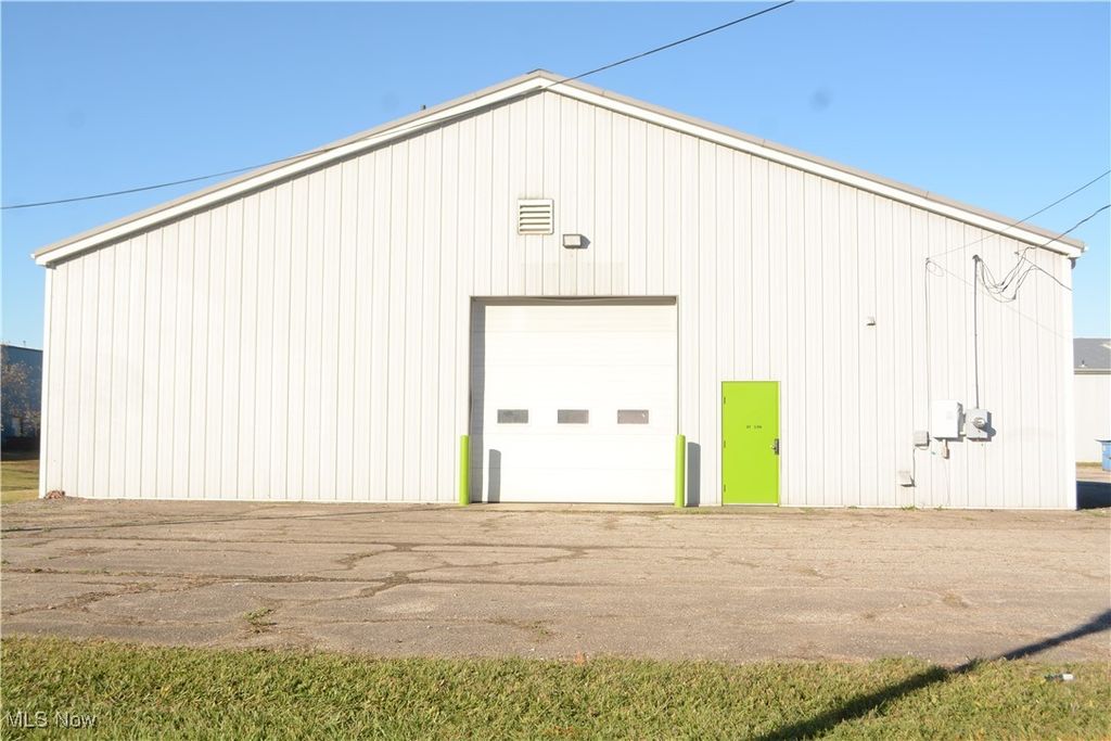 1760 Root Road, Lorain, OH 44052