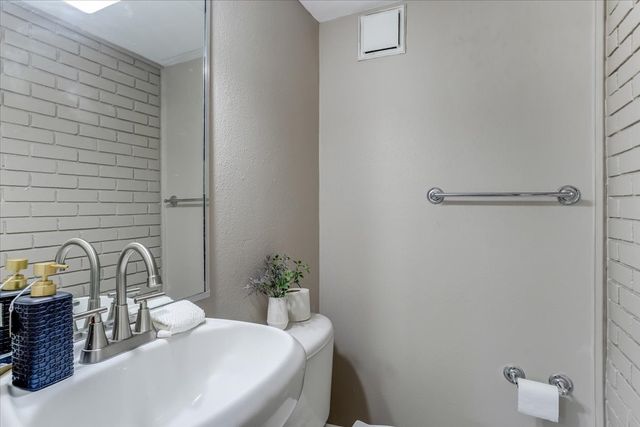 10109 Regal Park Lane 117, Dallas, TX 75230