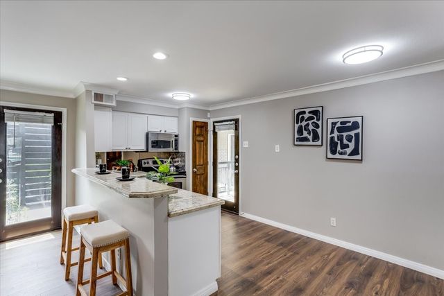 10109 Regal Park Lane 117, Dallas, TX 75230