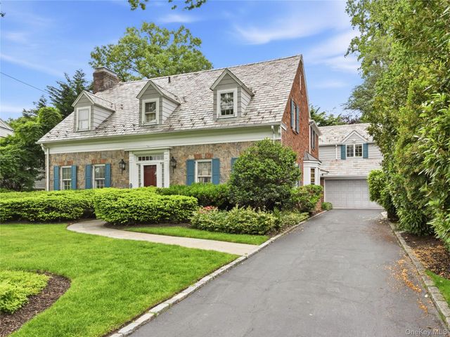 61 Mason Drive, Manhasset, NY 11030