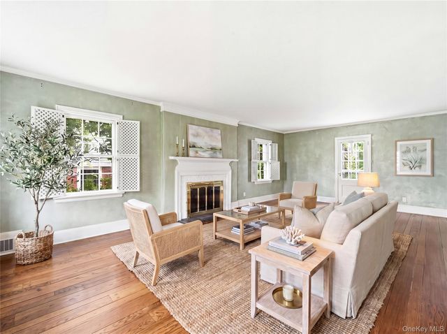 61 Mason Drive, Manhasset, NY 11030