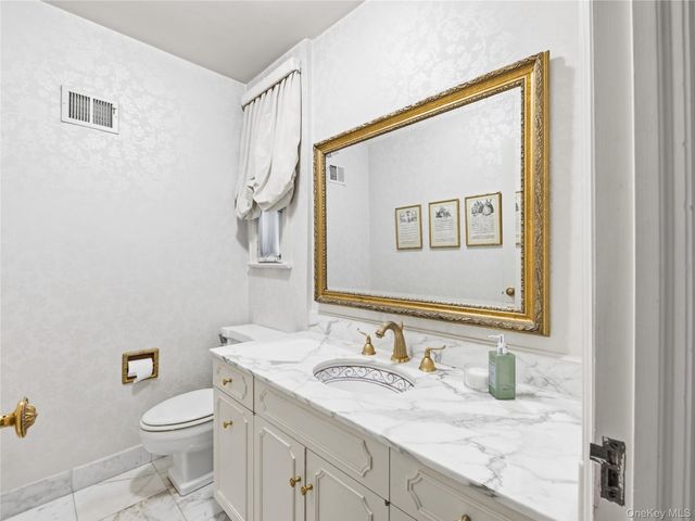 61 Mason Drive, Manhasset, NY 11030