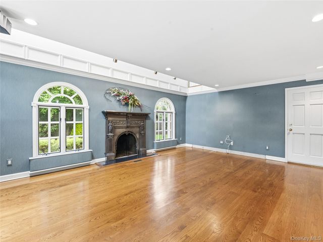 61 Mason Drive, Manhasset, NY 11030