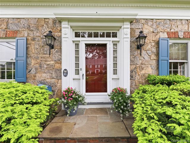 61 Mason Drive, Manhasset, NY 11030