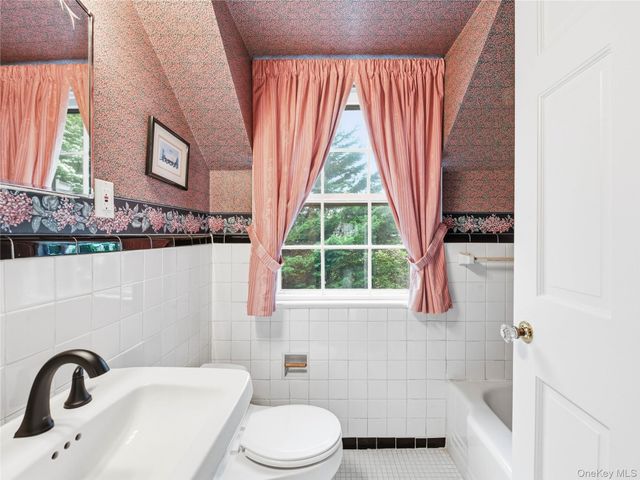 61 Mason Drive, Manhasset, NY 11030