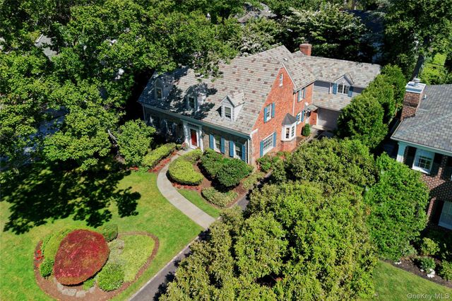 61 Mason Drive, Manhasset, NY 11030